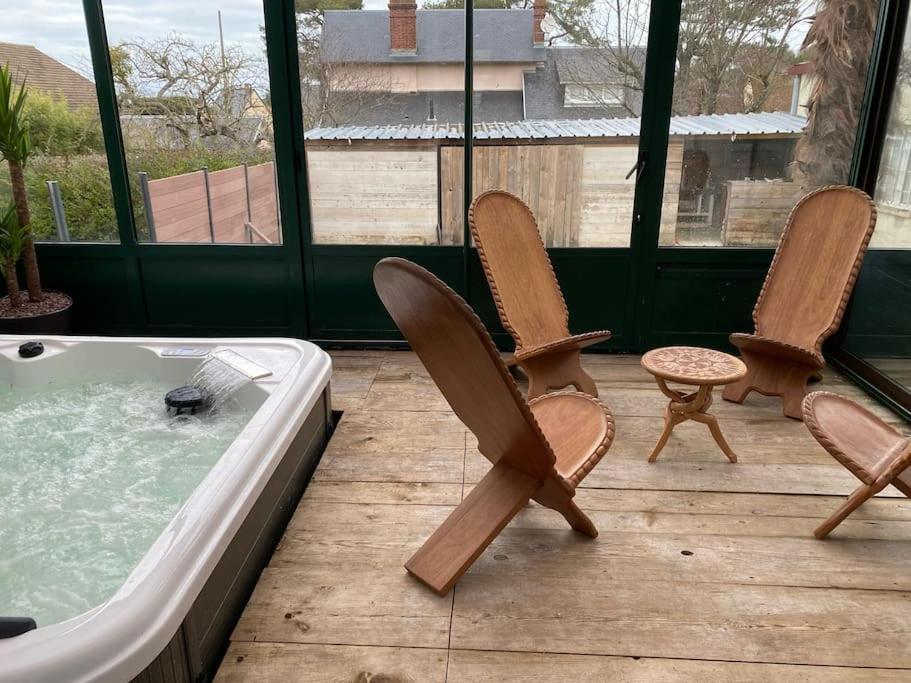 Maison Confortable Pour 10 Personnes Avec Jacuzzi Houlgate Exterior photo